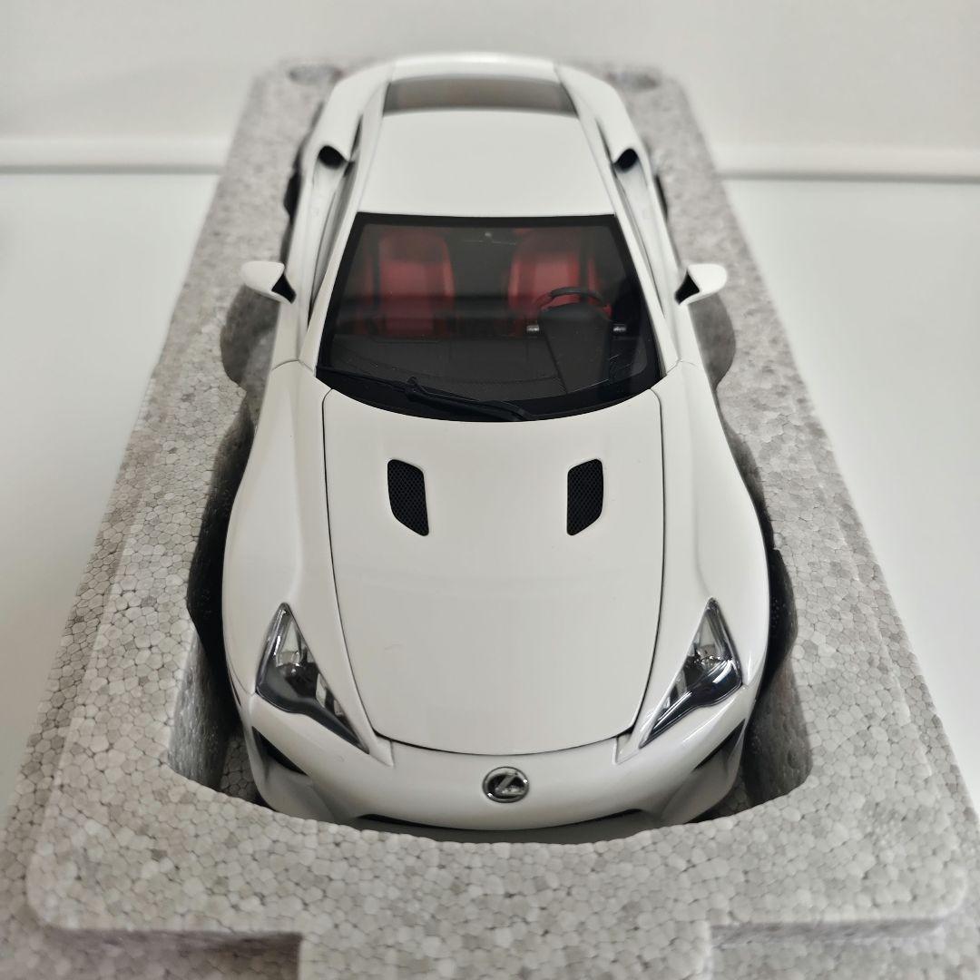 AUTOart 1/18レクサス LFA Signatureモデル