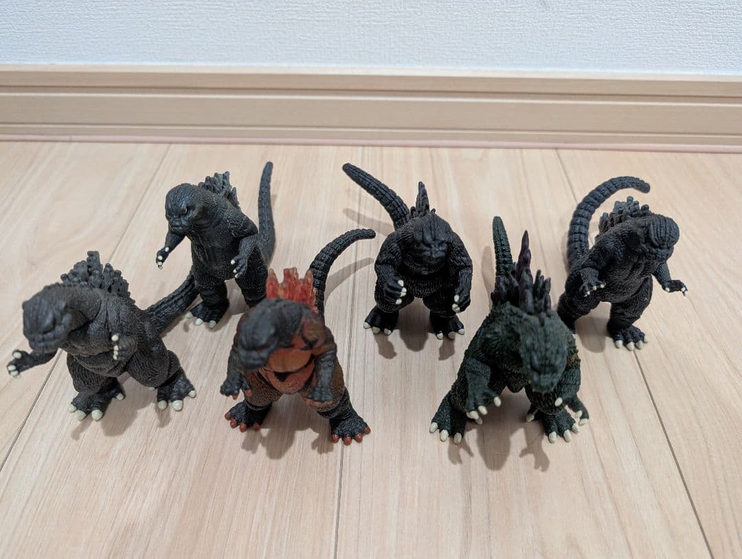 東宝 1999年製 ゴジラフィギュア 6体セット
