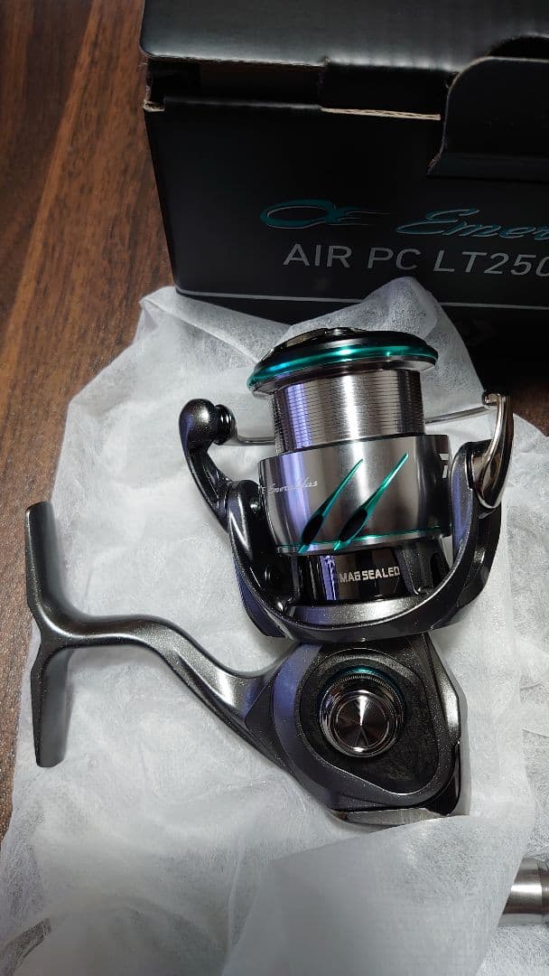 新品未使用ダイワ 25エメラルダス AIR PC LT2500-DH