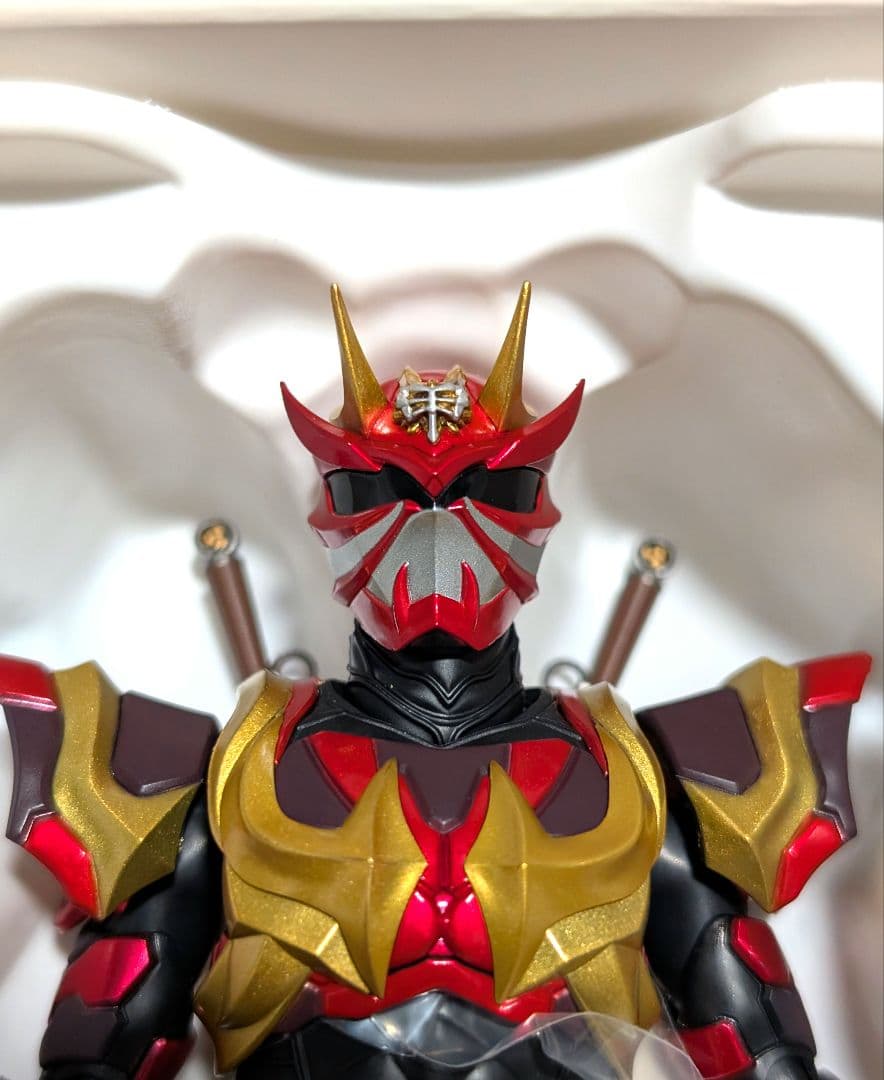 S.H.Figuarts 仮面ライダー響鬼 装甲響鬼 真骨彫