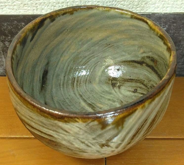 最上作 人間国宝 金城次郎 茶碗(魚紋刷毛目茶碗) 栞 共布 共箱 無傷 壷屋焼