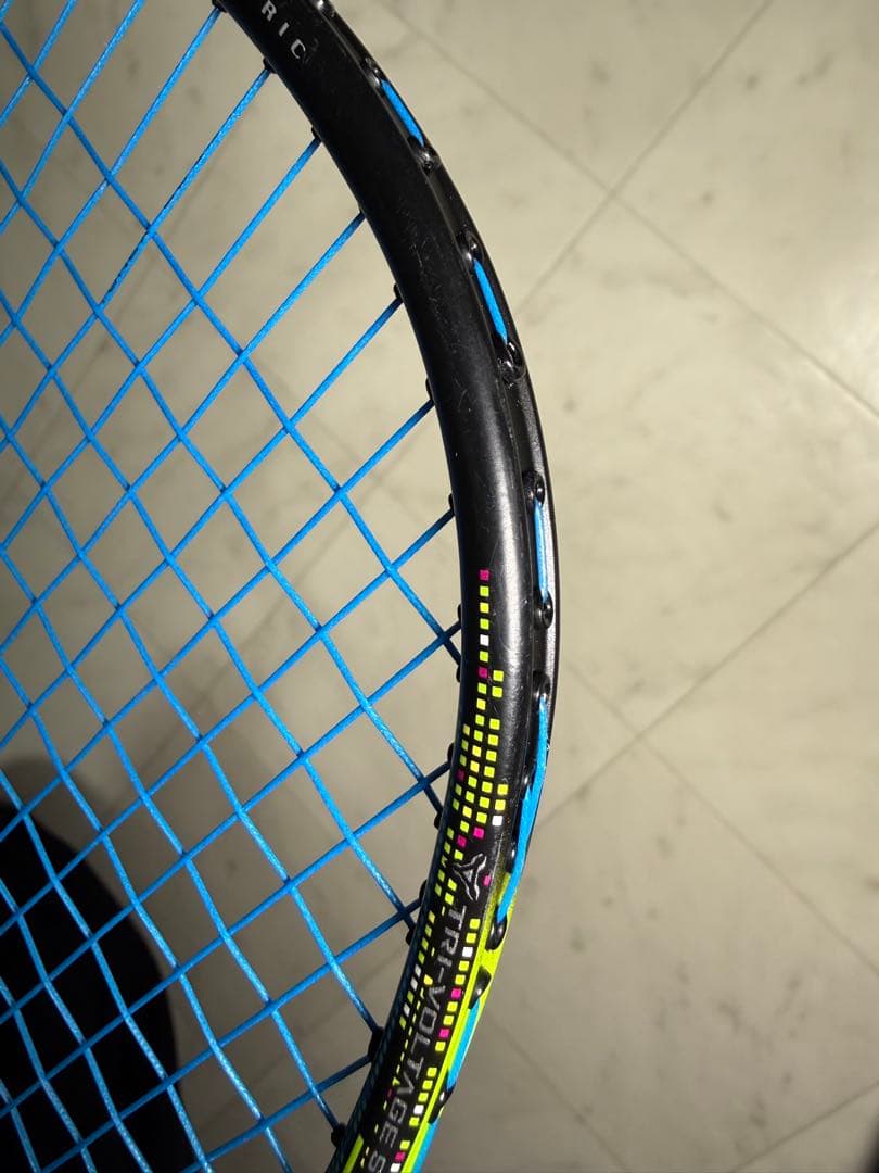 ひびなし美品YONEX VOLTRIC30 ボルトリック30 5UG5 イエロー