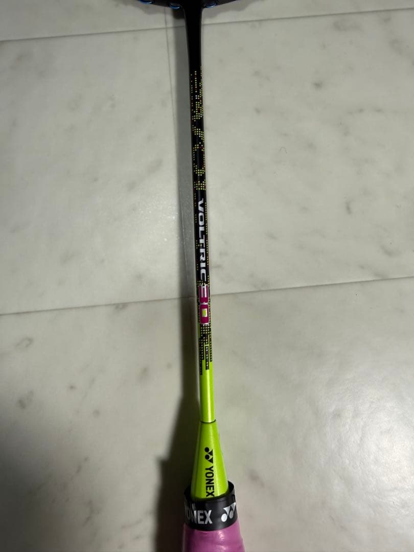 ひびなし美品YONEX VOLTRIC30 ボルトリック30 5UG5 イエロー