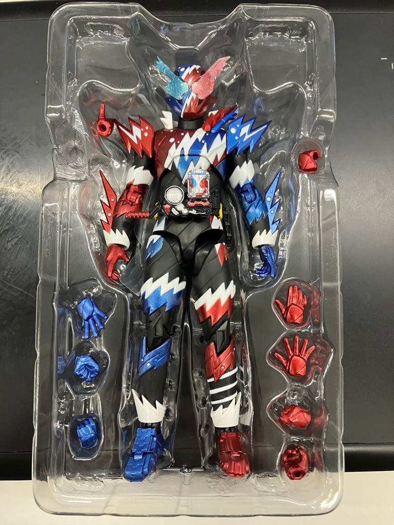 仮面ライダービルド　ラビットタンクスパークリング　S.H.Figurarts