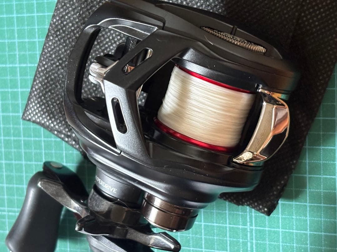 美品　ダイワ 25ALPHAS (アルファス)BF TW 8.5L 左ハンドル
