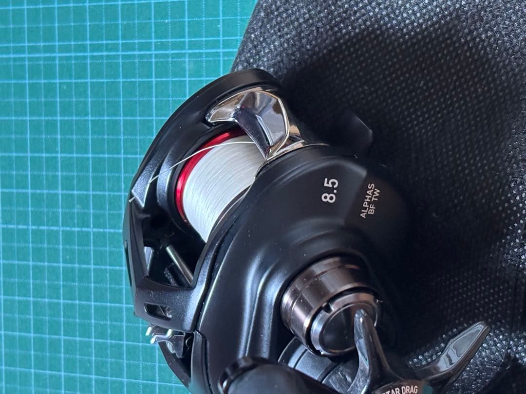 美品　ダイワ 25ALPHAS (アルファス)BF TW 8.5L 左ハンドル