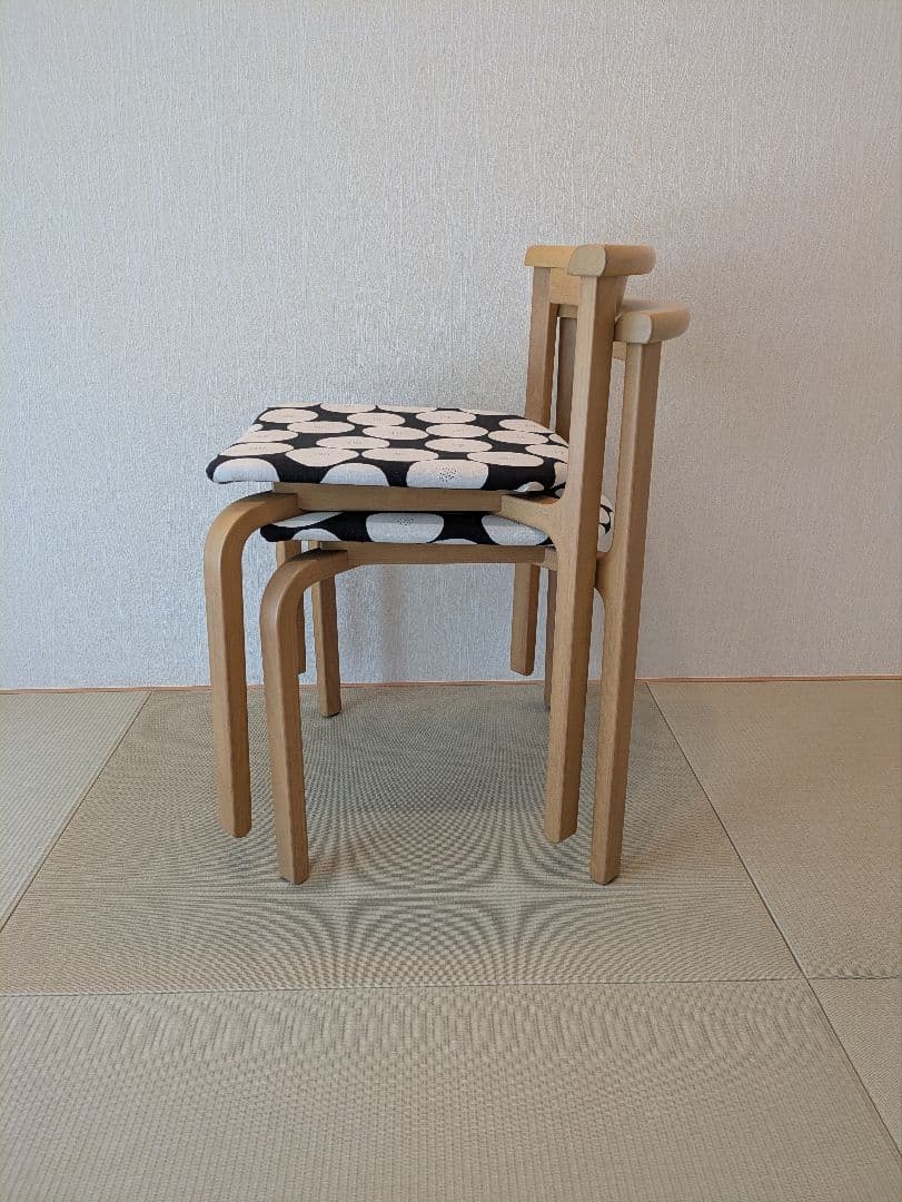 【天童木工】スタッキングチェア 2脚 座面張替 ハンドメイド 幾何学模様 黒