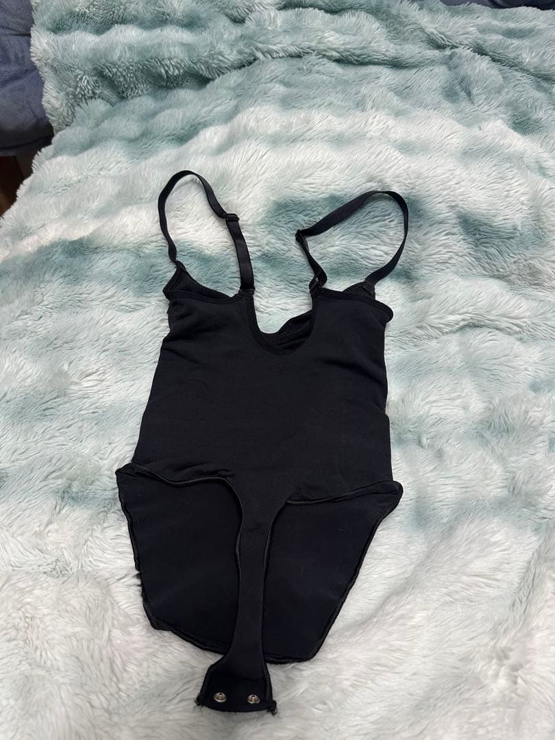 バレエ SKIMS THONG BODYSUIT