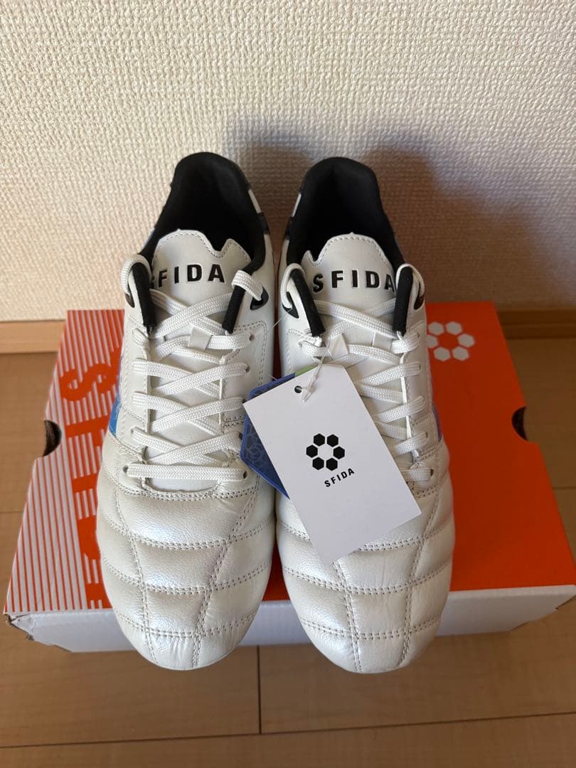 新品未使用SFIDA スフィーダ サッカースパイク 25.0cm ホワイト 箱有
