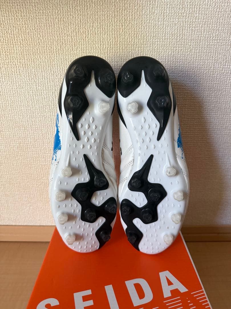 新品未使用SFIDA スフィーダ サッカースパイク 25.0cm ホワイト 箱有