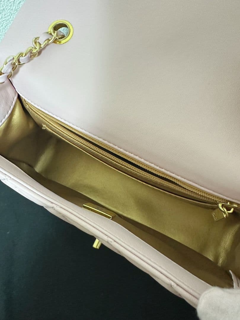 CHANELノベルティキルティングレザーショルダーバッグピンク新品