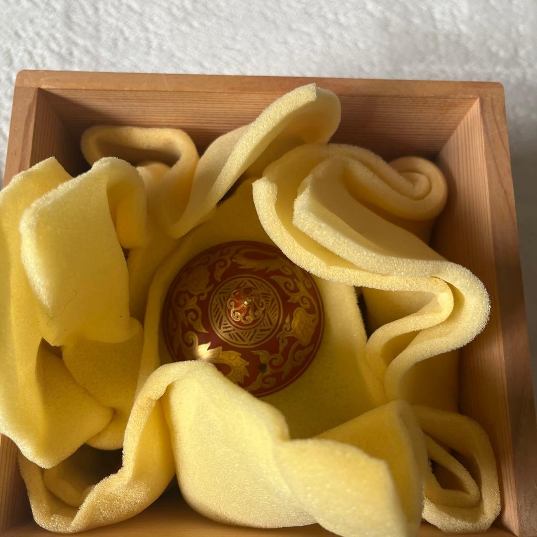赤色金色装飾の陶器急須