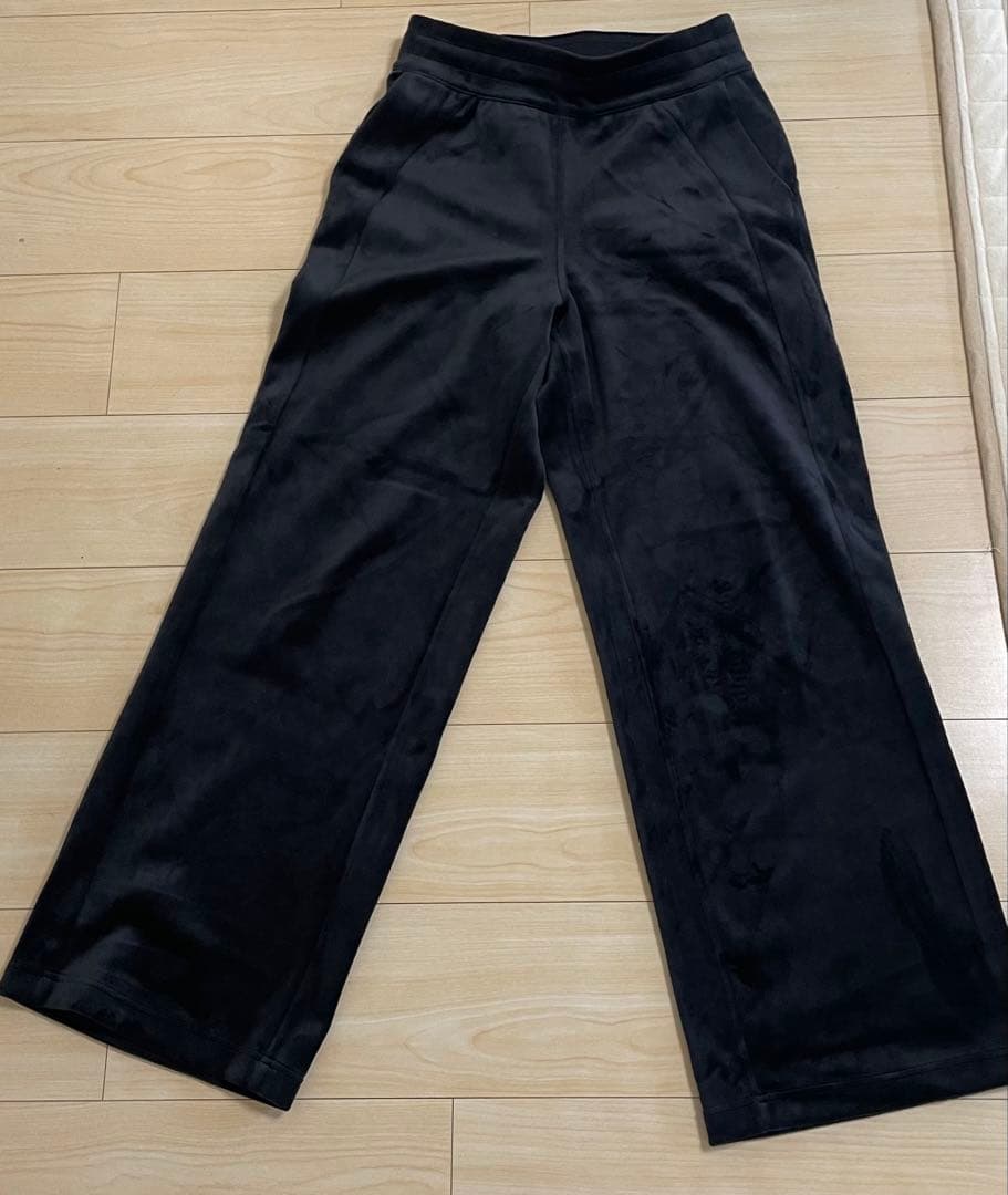 Lululemon ベルベット　ワイドパンツ 黒