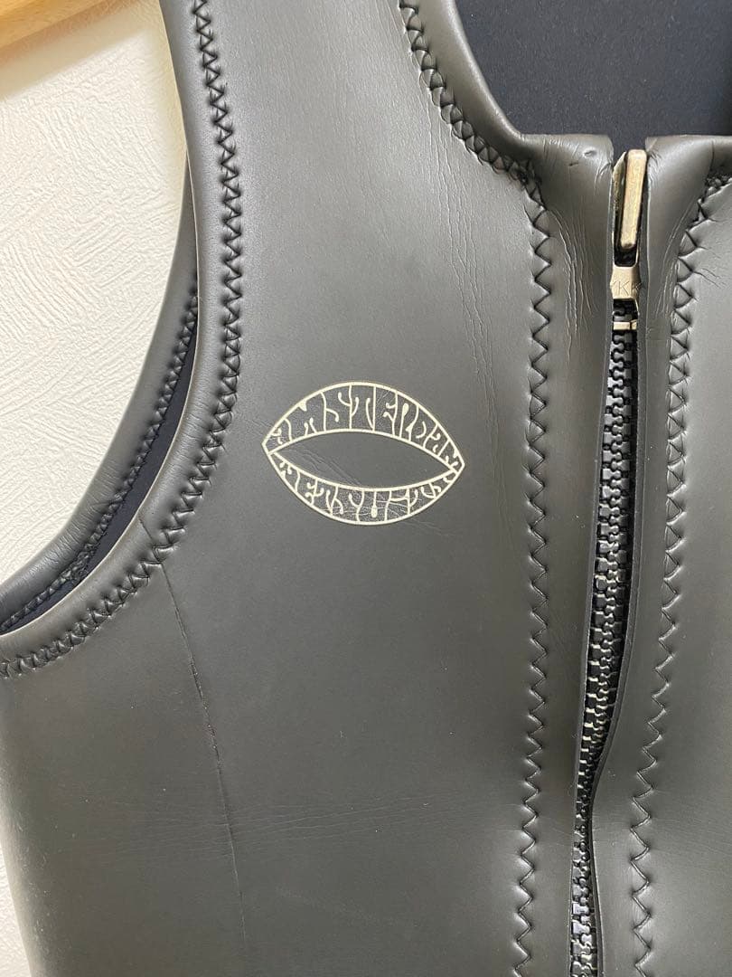 amsterdam wetsuits アムステルダム ウェットスーツ ベスト