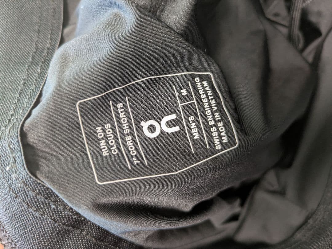 On 7\" Core Shorts M ブラック　オン