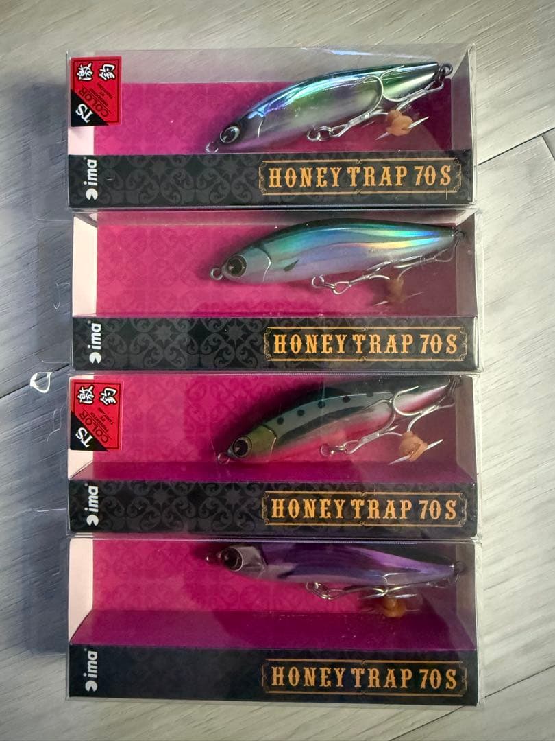 フィッシュグリップ(スタジオオーシャンマーク)+ルアー(4個)セット