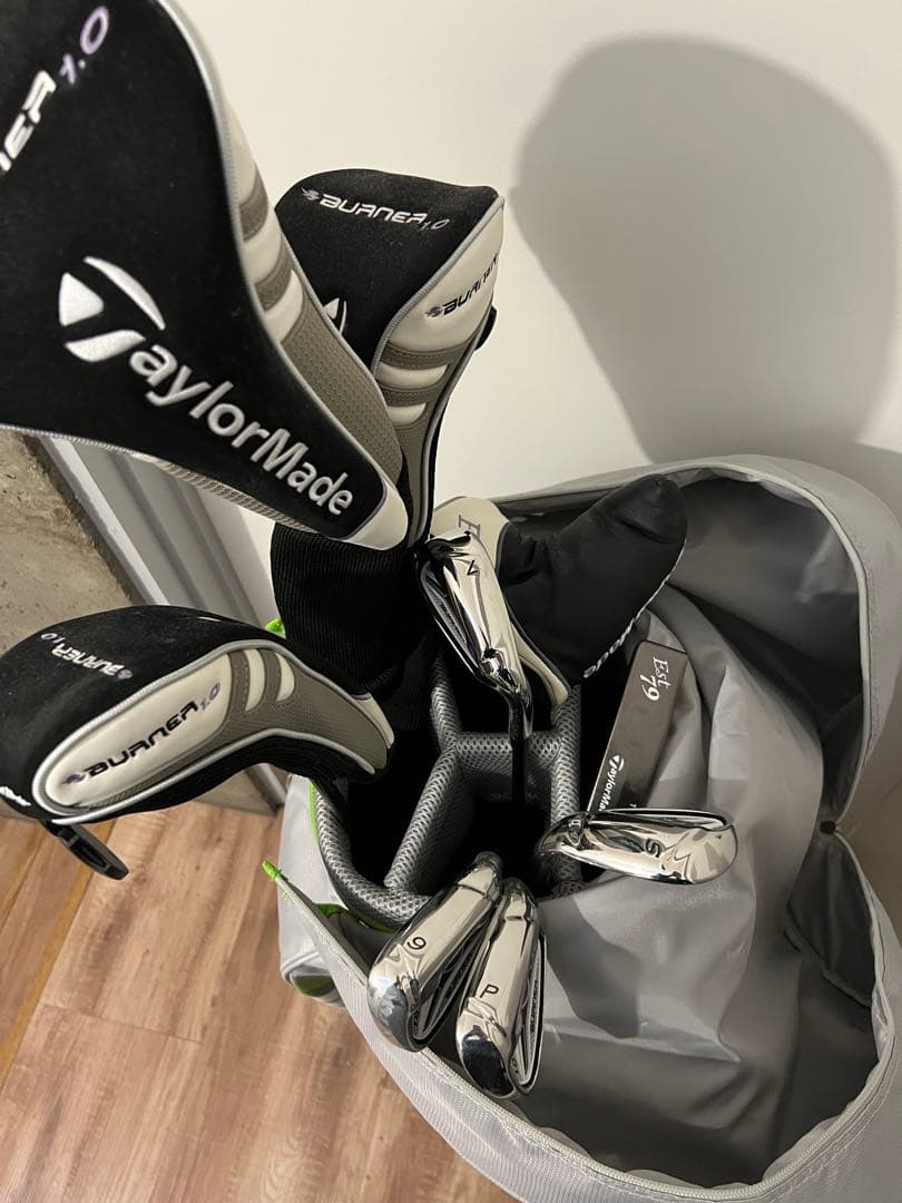 【ほぼ新品！】レディースTaylorMade ゴルフセット　　キャディバッグ