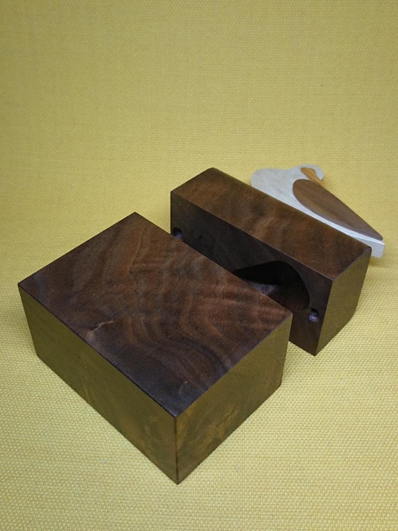 【美品】トリ　鳥　小物入れ　天然木　置物　インテリア　工芸品　美術品　A3397