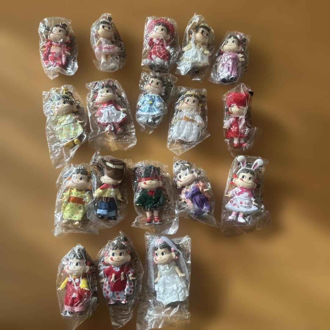 d*7様 ペコちゃん　キャラクターキーホルダー 18体セット　限定品　新品