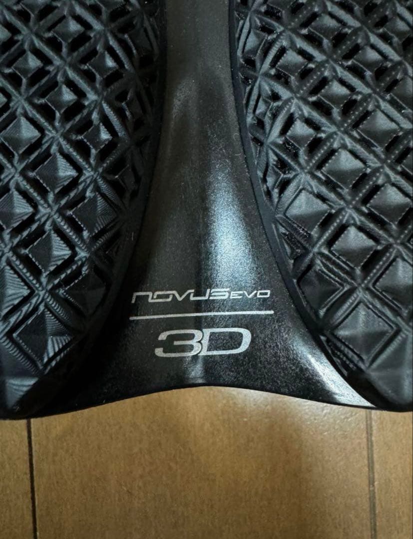 NOVUS EVO 3D ブラックサドル