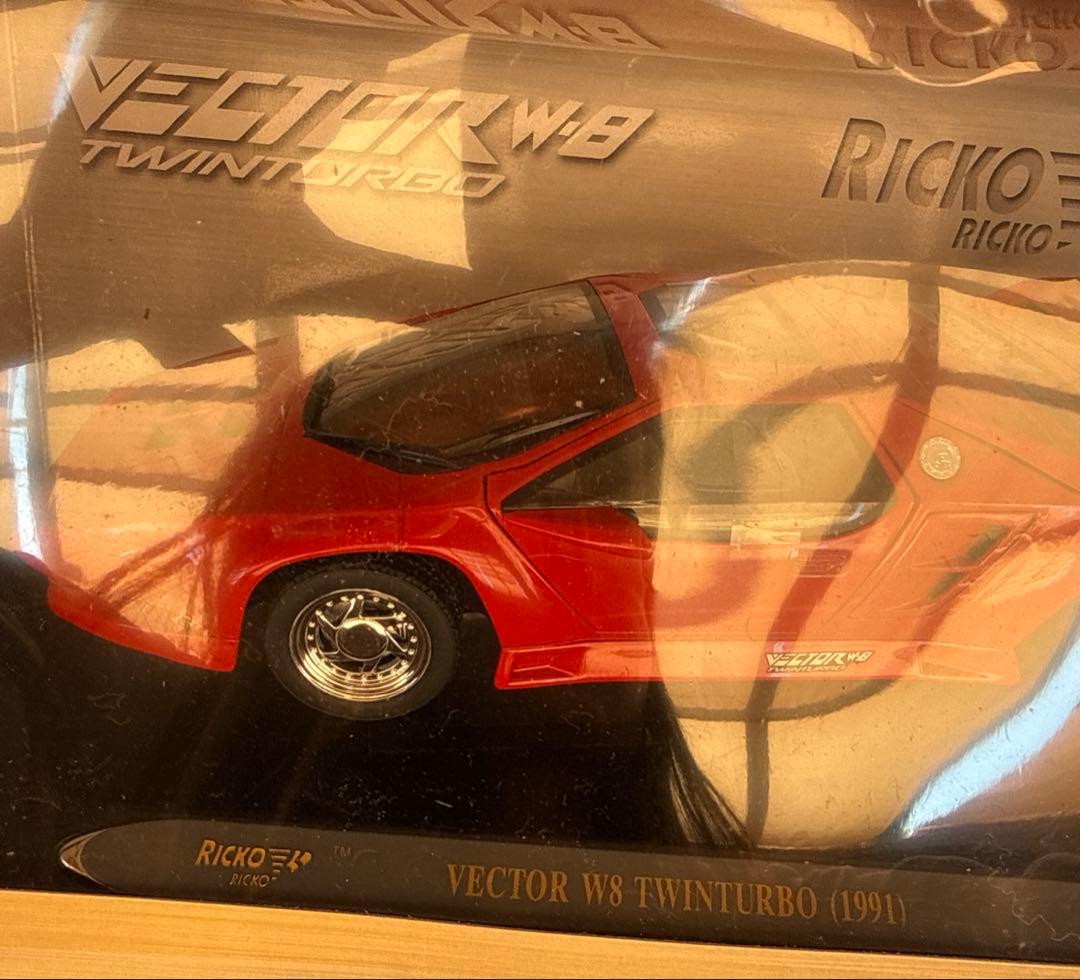 No.55 RICKO製 1/18 Vector W8 Twin Turbo