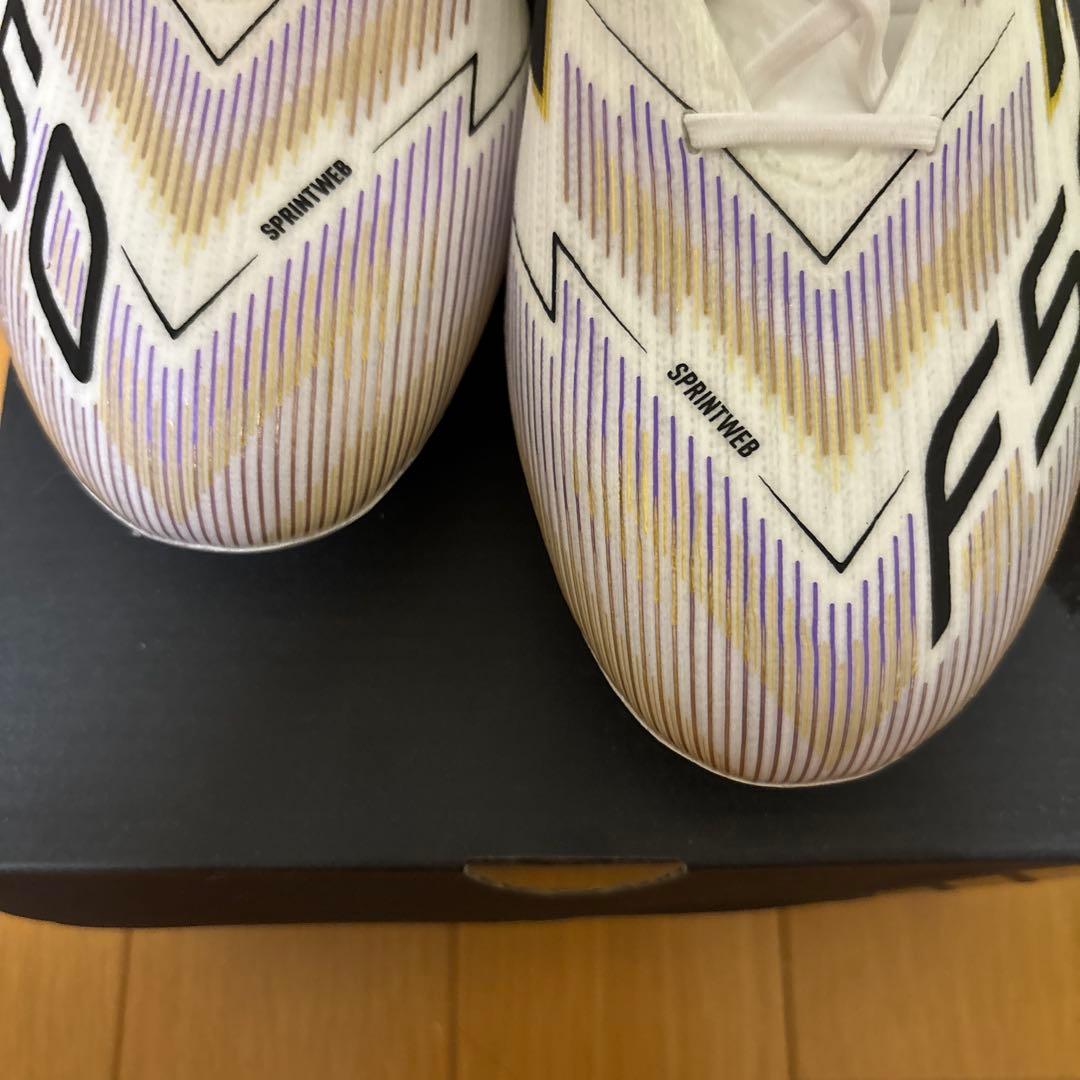 adidas F50 AG スパイク ホワイト/パープル/ゴールド