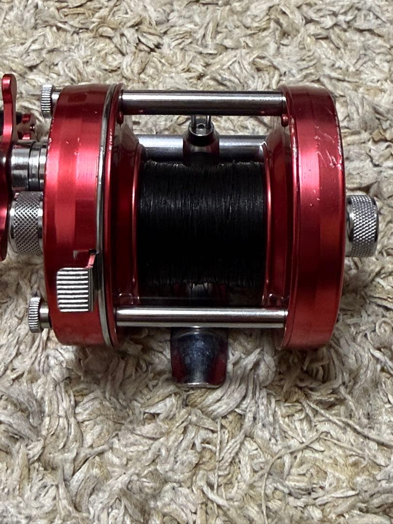 値下げ　アンバサダー　5501C BIG A レッド　アブガルシア Abu 左