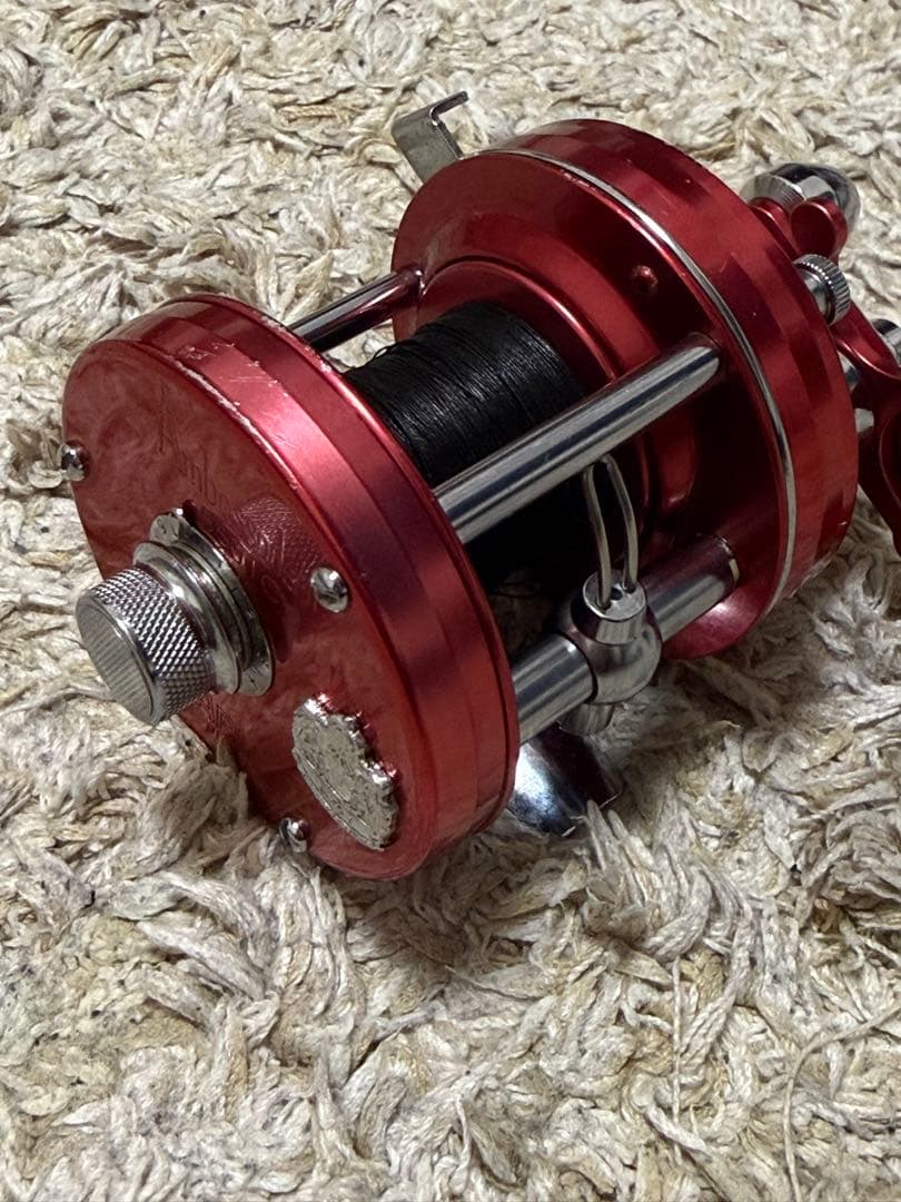 値下げ　アンバサダー　5501C BIG A レッド　アブガルシア Abu 左