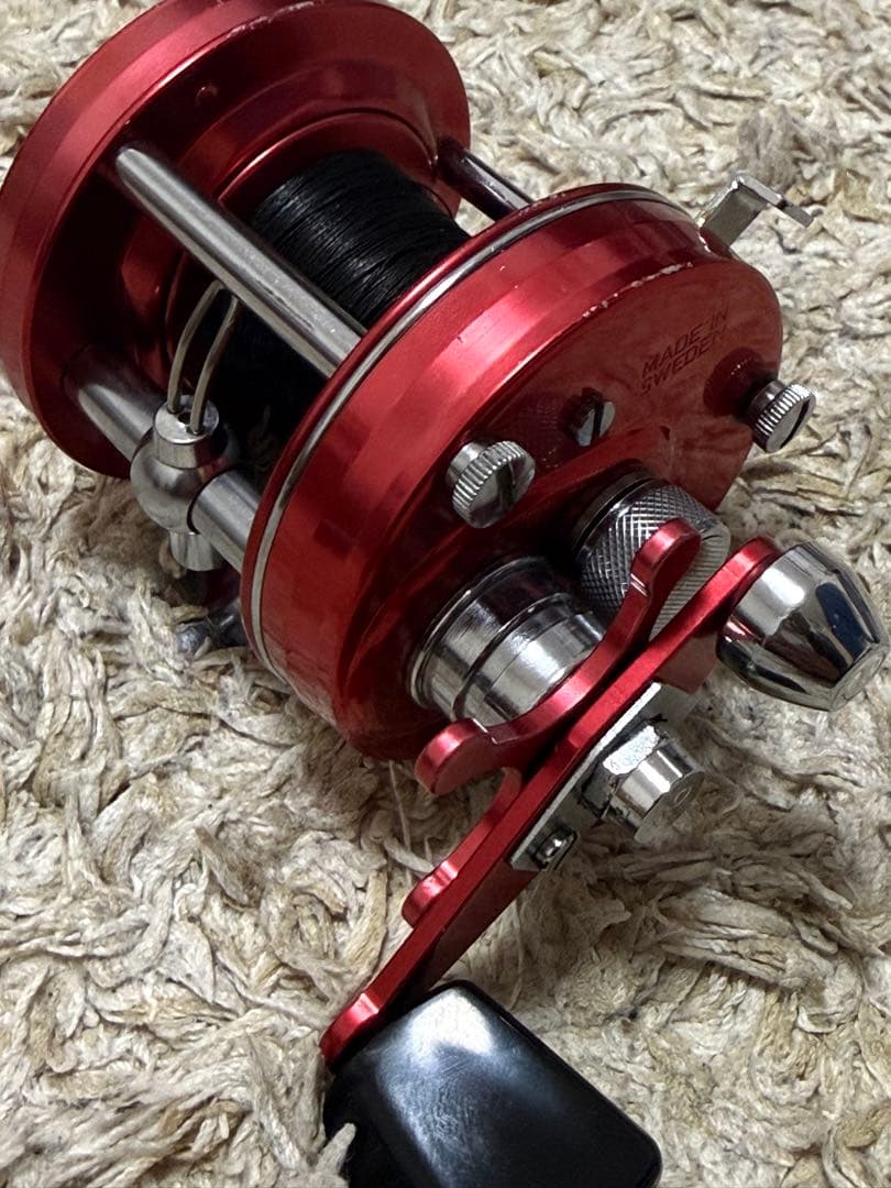 値下げ　アンバサダー　5501C BIG A レッド　アブガルシア Abu 左