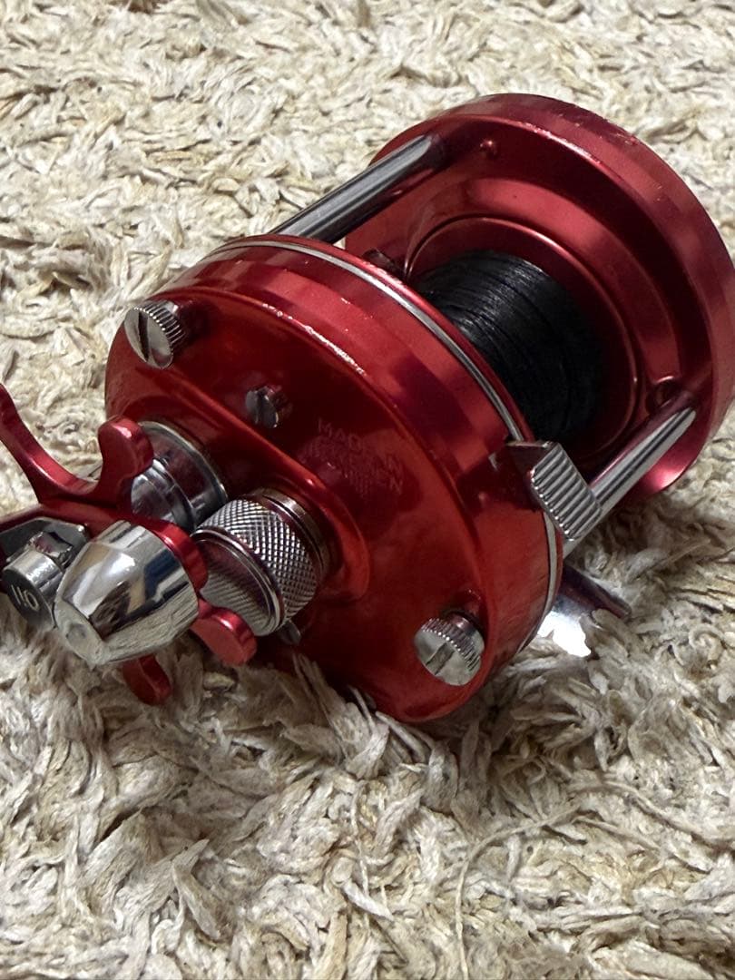 値下げ　アンバサダー　5501C BIG A レッド　アブガルシア Abu 左