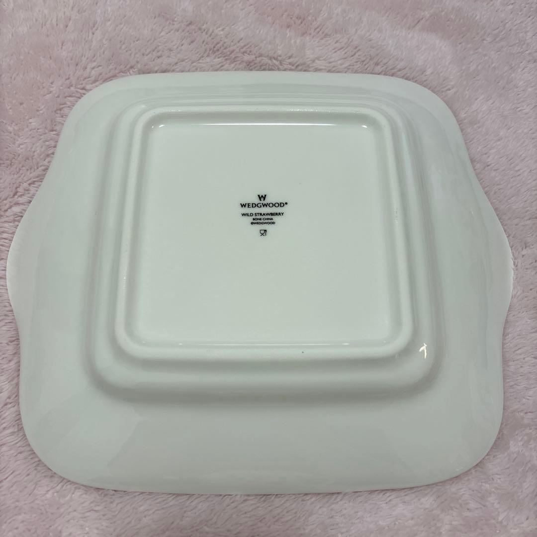 ウェッジウッド ワイルドストロベリー 正方形プレート　カップ&ソーサー4客セット