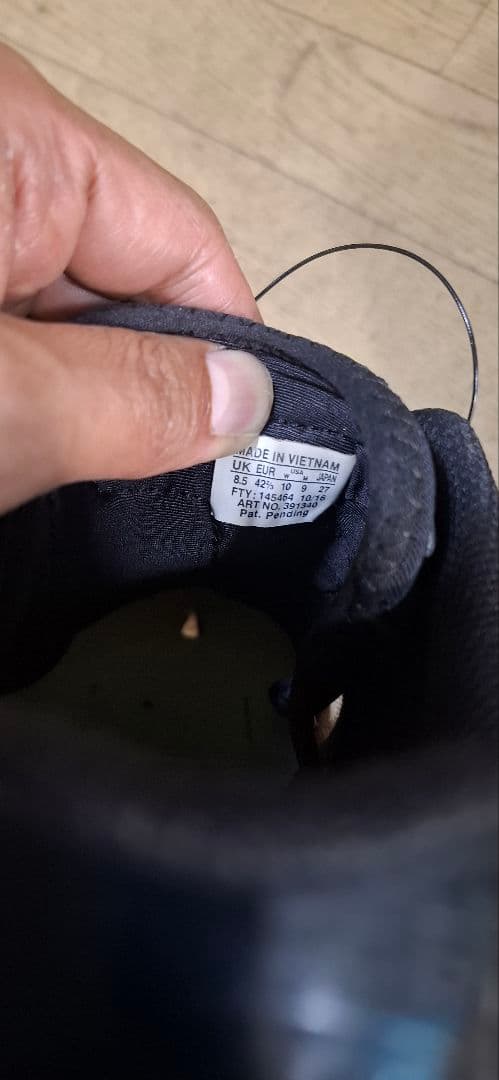 クリート付きサイクリングシューズとペダル。27cm