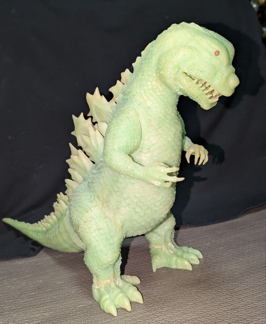 蓄光ゴジラ （ウロコゴジラ）３００体限定172/300フィギュア 約30cm 緑