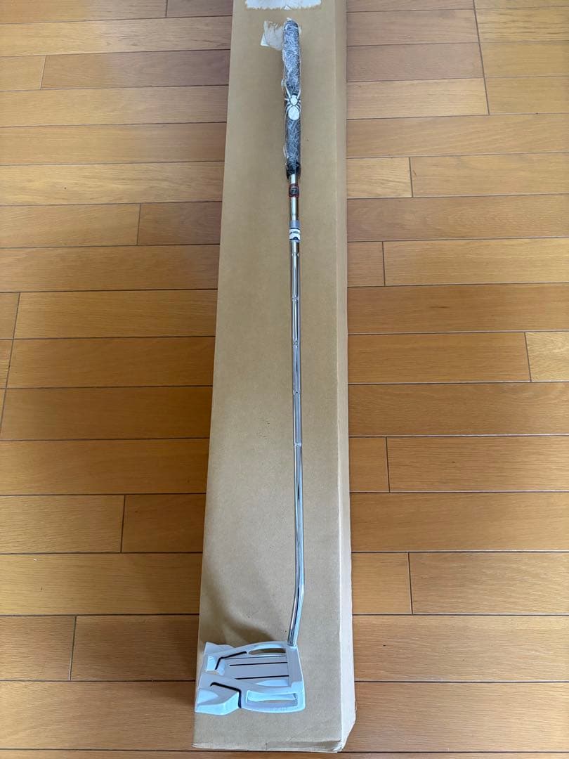 トトロ　テーラーメイドスパイダーゴーストパター33インチ