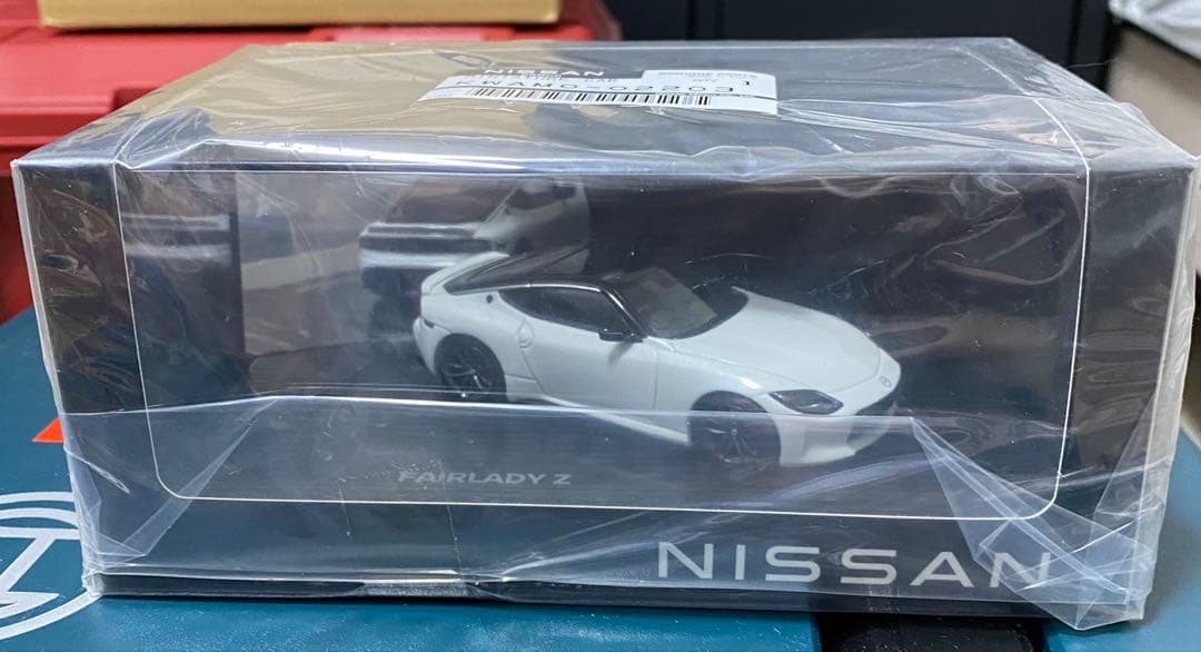 ミニカー Fairlady Z (Prism White / Super Black)