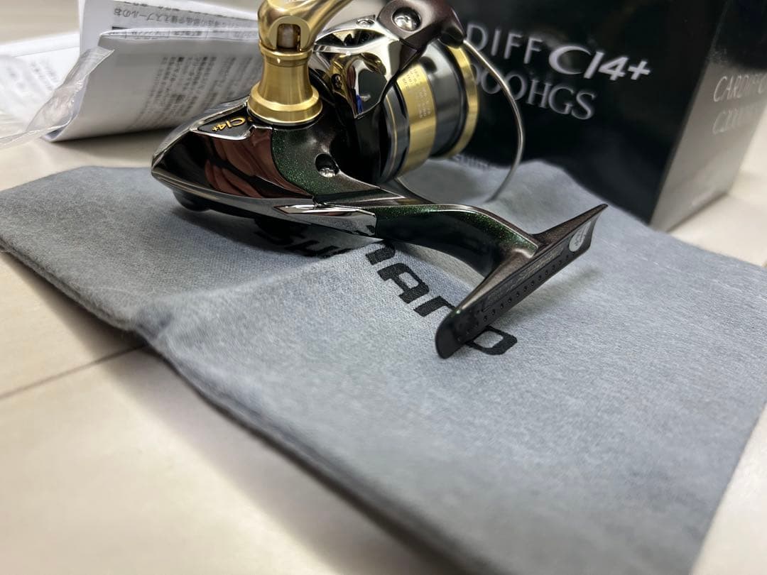 【美品】シマノ　カーディフ　Cl4+ C2000HGS