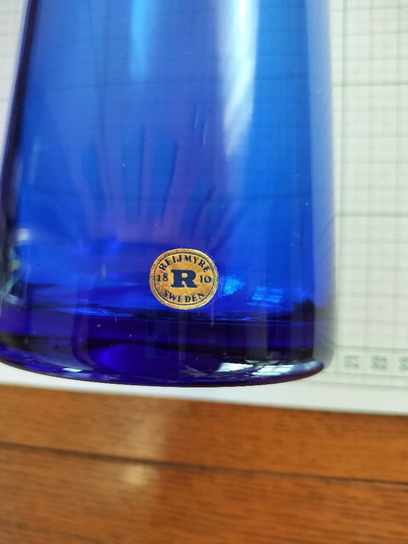  青いガラスピッチャー