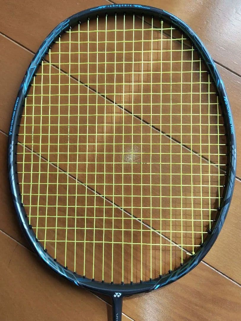 YONEX ボルトリックZフォース2 4UG5