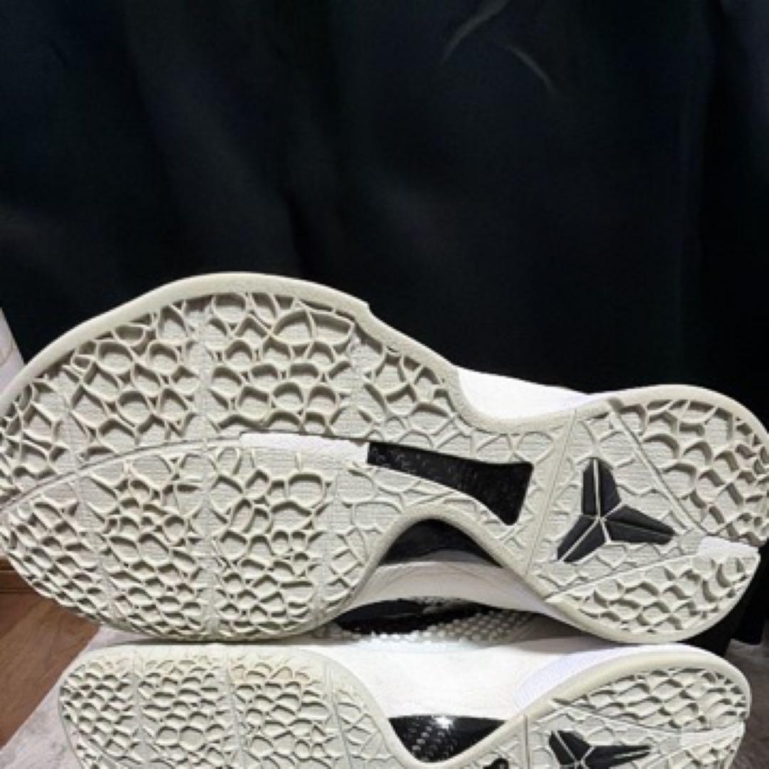 Nike Kobe バスケットボールシューズ ホワイト/ブラック