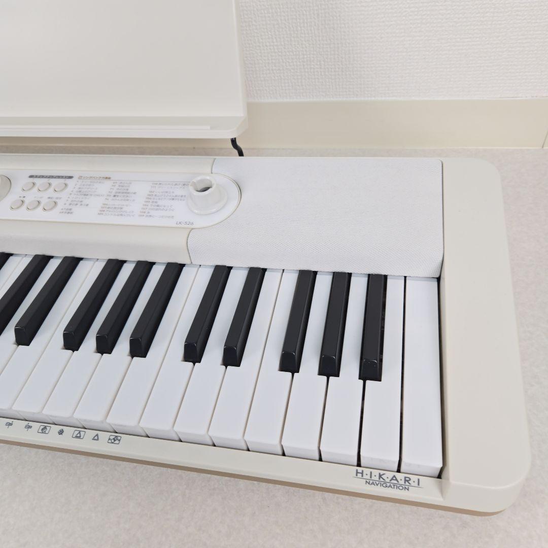 【美品】カシオ LK-526 楽らくキーボード 光ナビゲーション ピアノ 61鍵