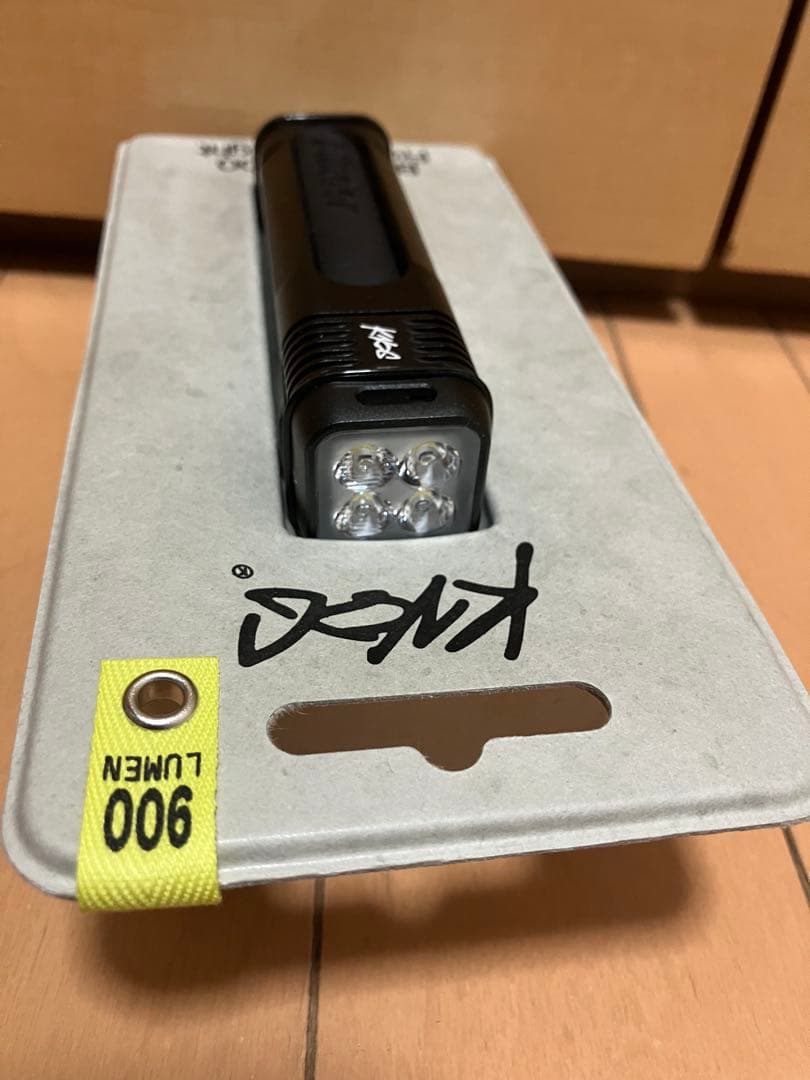 Knog Blinder 900 フロントバイクライト