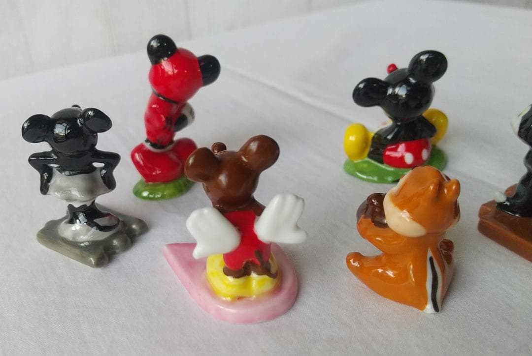 ディズニー　陶器　フィギュア　ベルメゾン　ミニチュア　置物