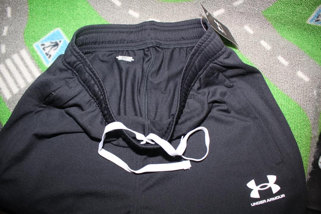 XL　黒　アンダーアーマー　薄手ジャージ上下セット
