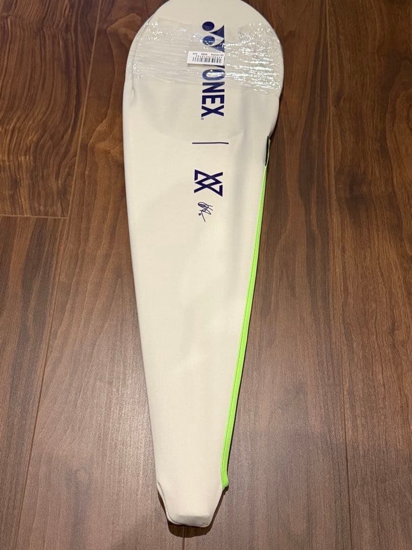 未使用新品　YONEX　アストロクス100ZZ VA　AX100ZVA　4U5