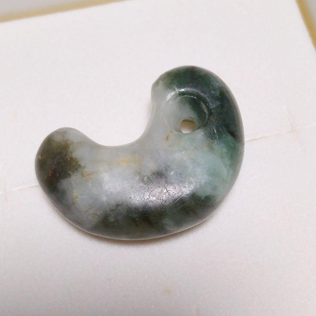 糸魚川産 ヒスイ 勾玉 13.1g 箱付き