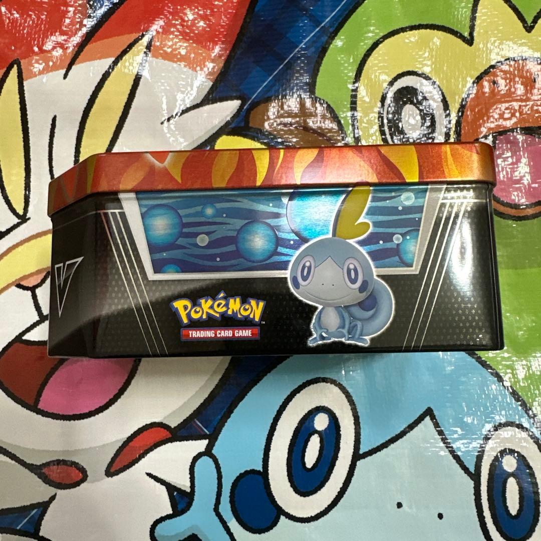 ポケモン　海外　缶ケース② ヒバニー　メッソン　サルノリ