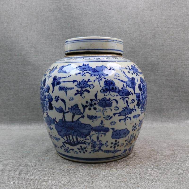 青花蝶紋陶磁蓋壺 景徳鎮 陶磁器 装飾品 現代工芸品 美術品 置物