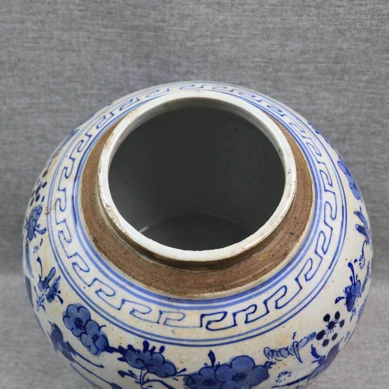 青花蝶紋陶磁蓋壺 景徳鎮 陶磁器 装飾品 現代工芸品 美術品 置物