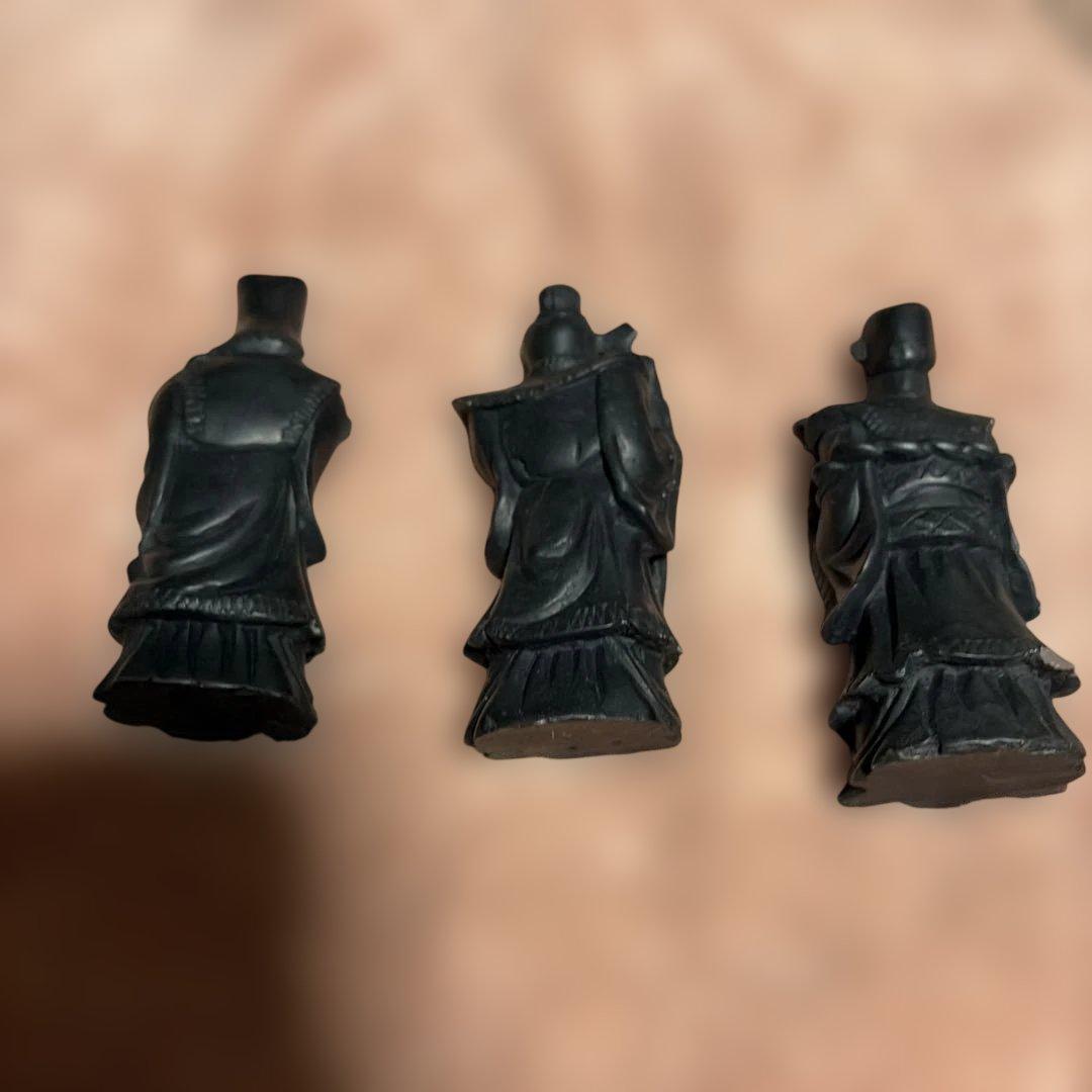 黒色の神話的な人物像3体セット
