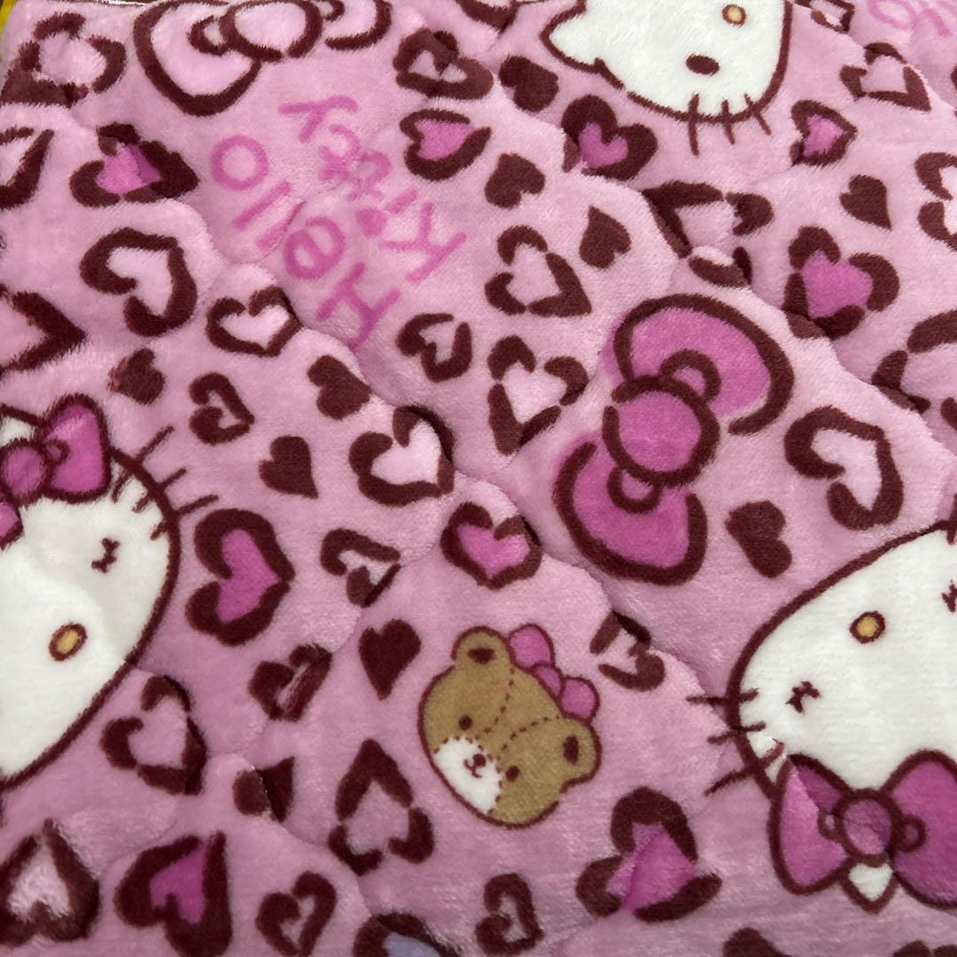 新品　ハローキティ　敷きパッド　ピンク　ヒョウ柄　あったか　シングルサイズ